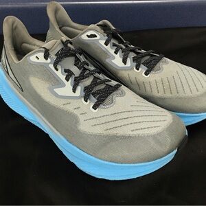 Altra Experience Flow shoes mint condition